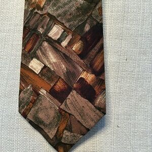 Geometric Multicolor Tie